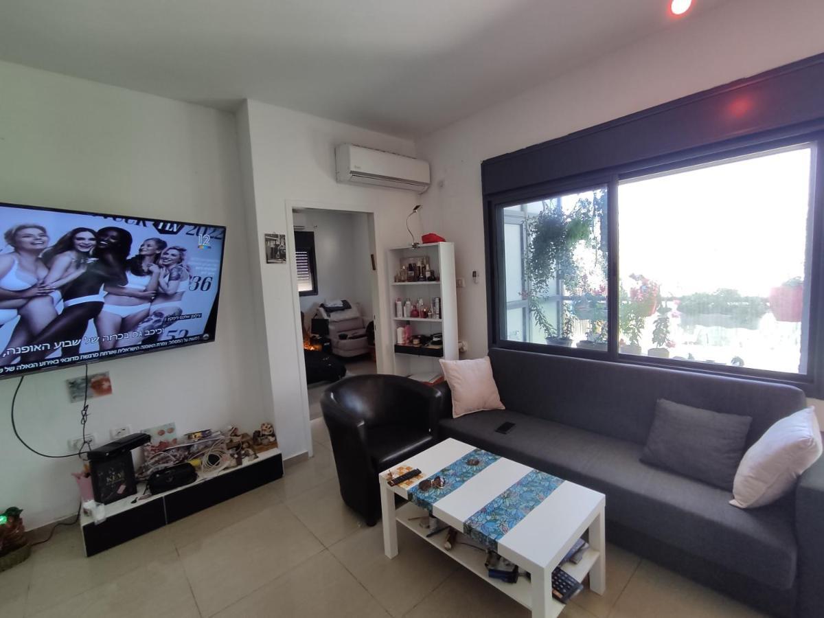 Family Master Apartment Nahariya Bagian luar foto