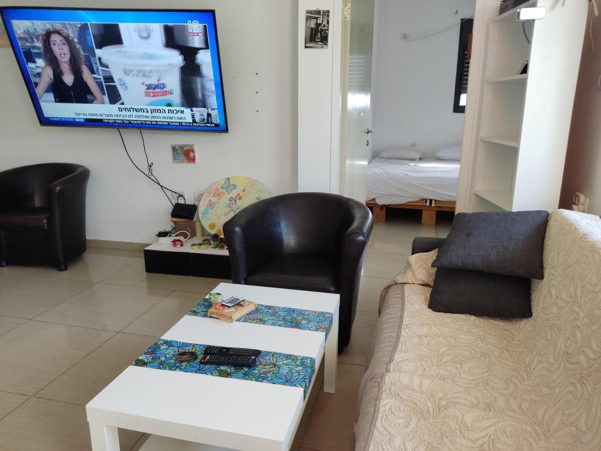 Family Master Apartment Nahariya Bagian luar foto