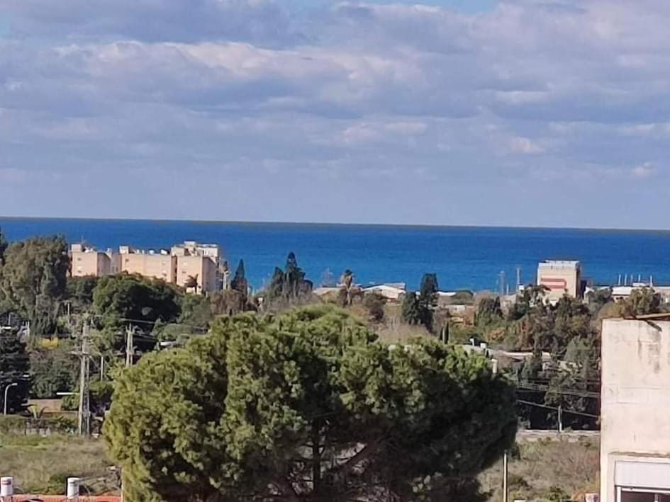 Family Master Apartment Nahariya Bagian luar foto